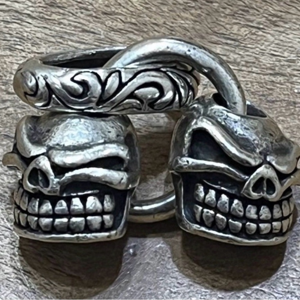 Starlingear Limited Edition Dual Slickster Skull Pendant w/pouch